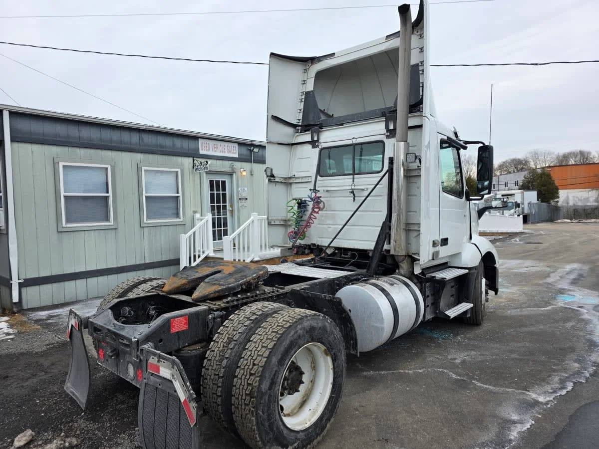 2019 Volvo VNL 860 in Bensalem, PA — photo 4