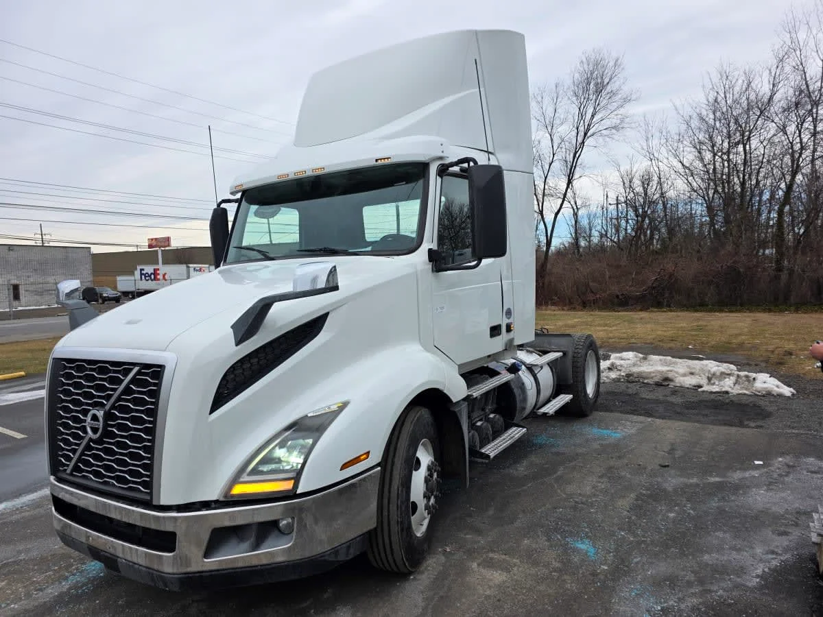 2019 Volvo VNL 860 in Bensalem, PA