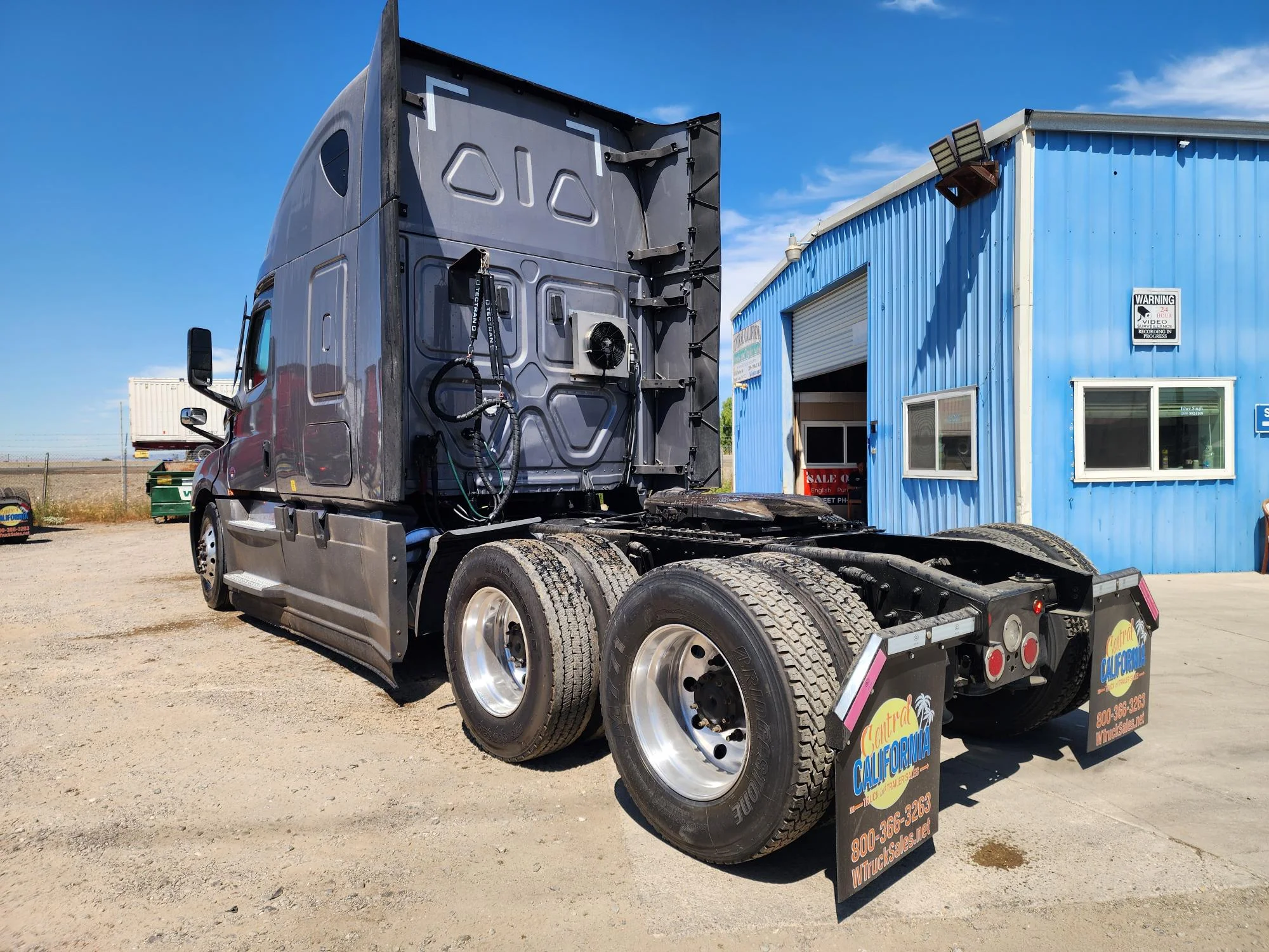2021 Freightliner Cascadia in French Camp, CA — photo 5