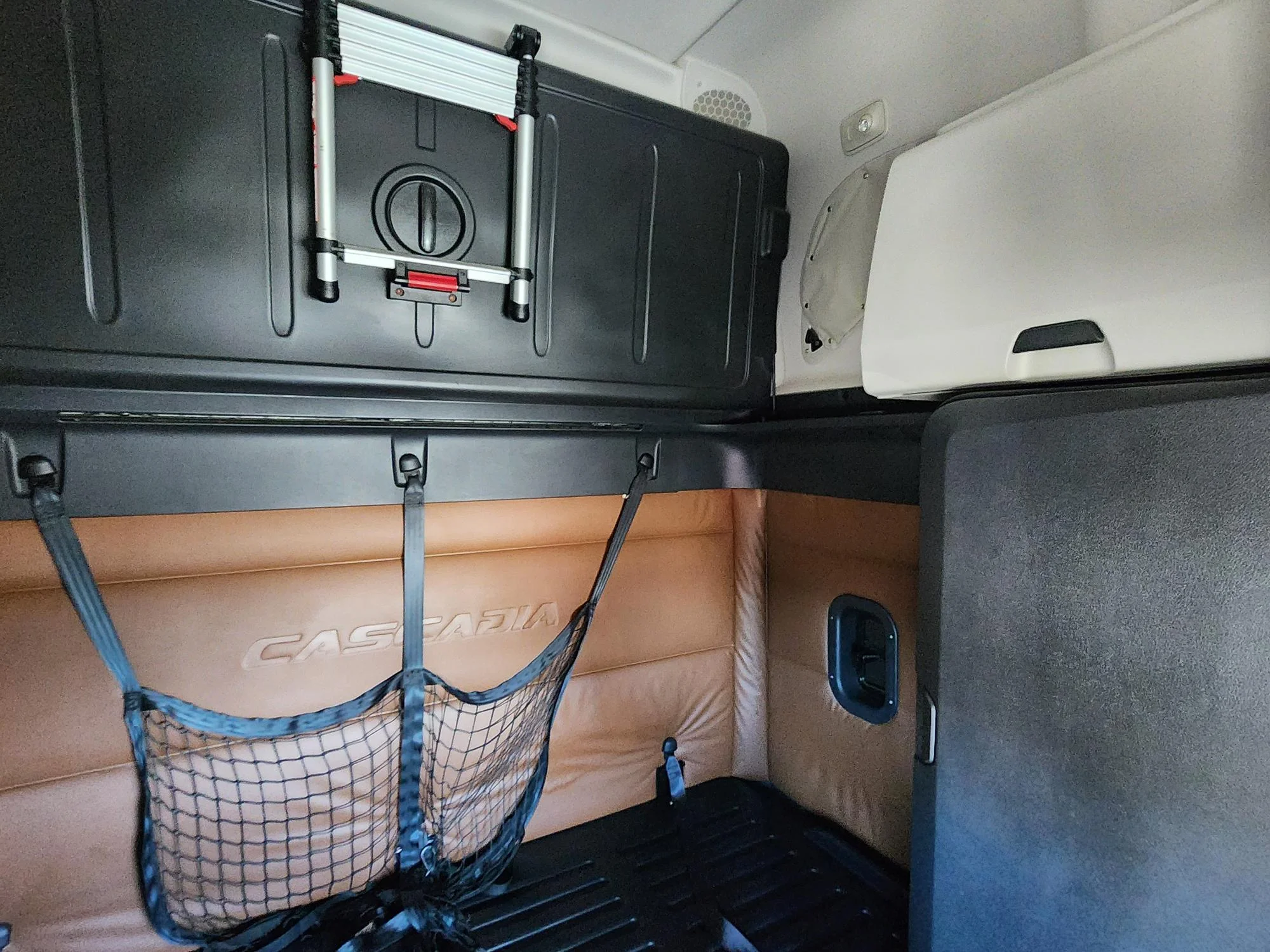 2021 Freightliner Cascadia in French Camp, CA — photo 13