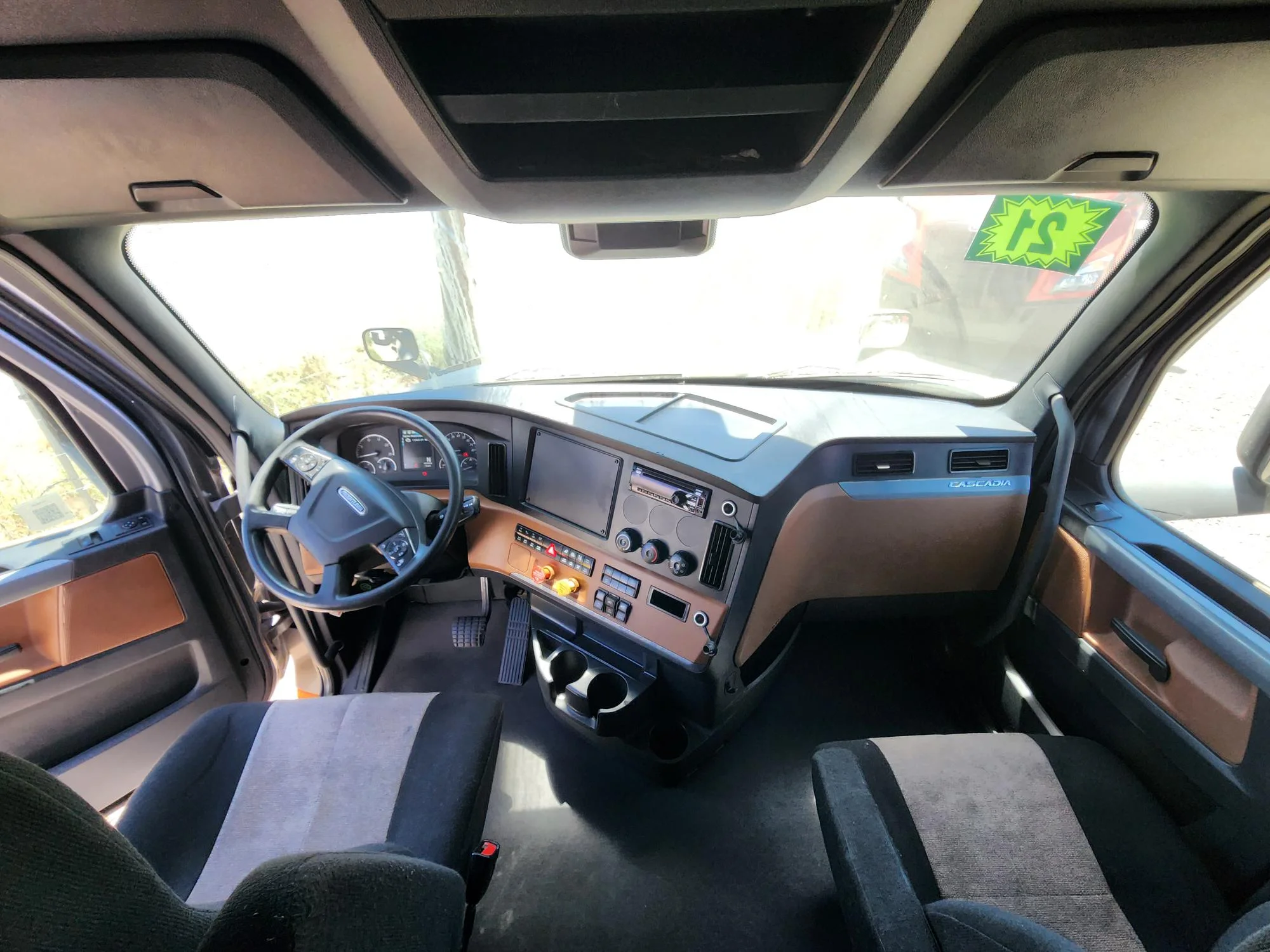 2021 Freightliner Cascadia in French Camp, CA — photo 15