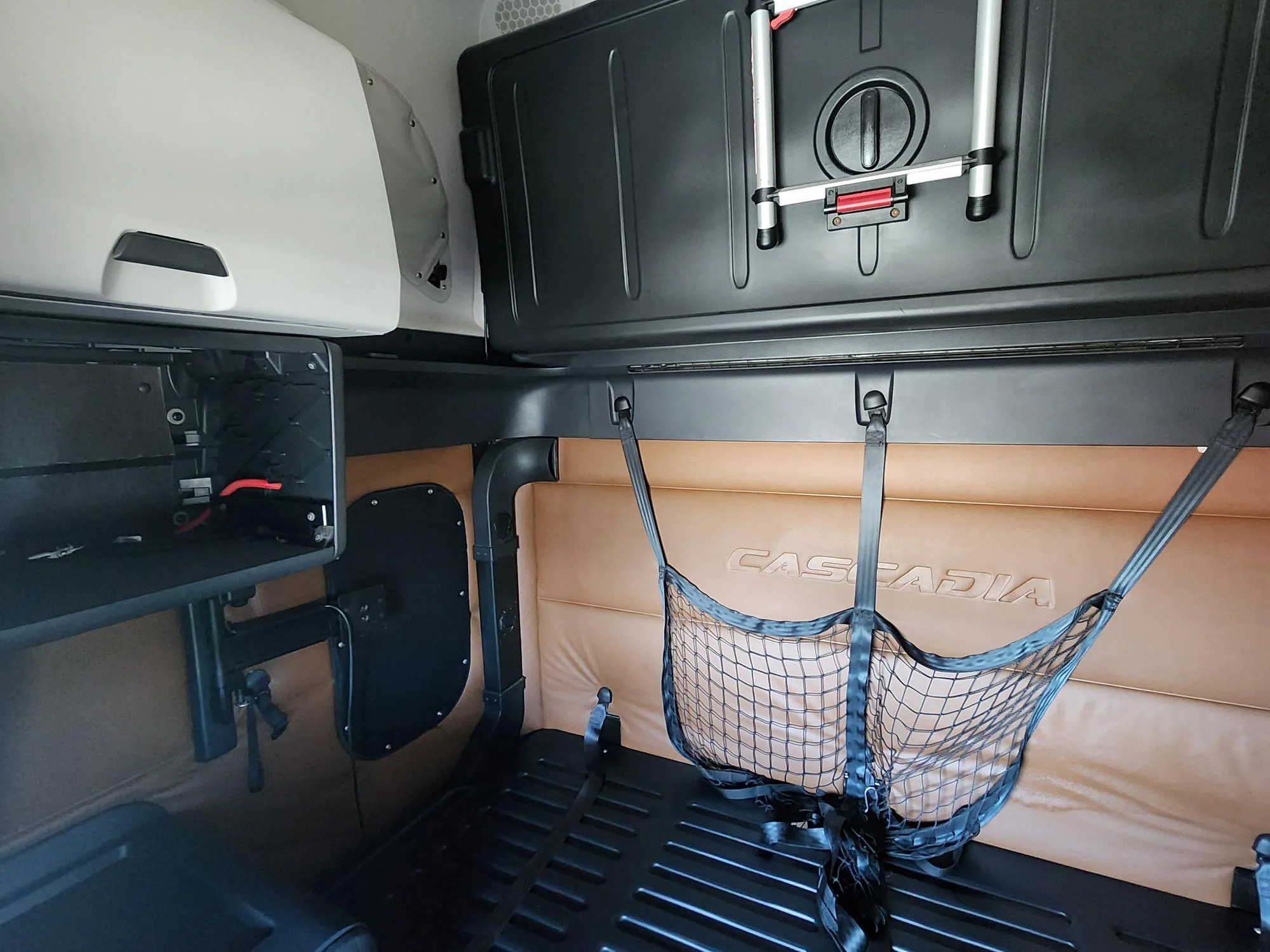 2021 Freightliner Cascadia in French Camp, CA — photo 12
