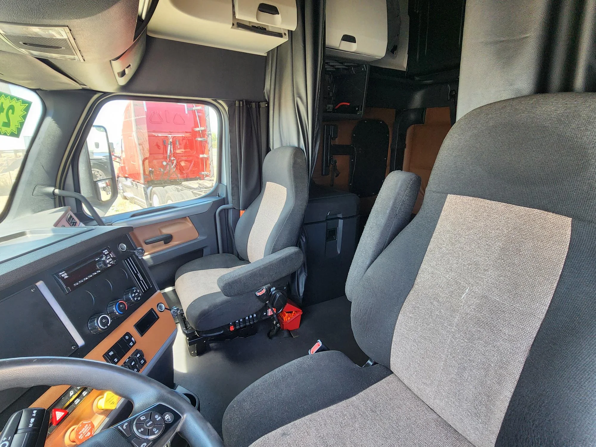 2021 Freightliner Cascadia in French Camp, CA — photo 11