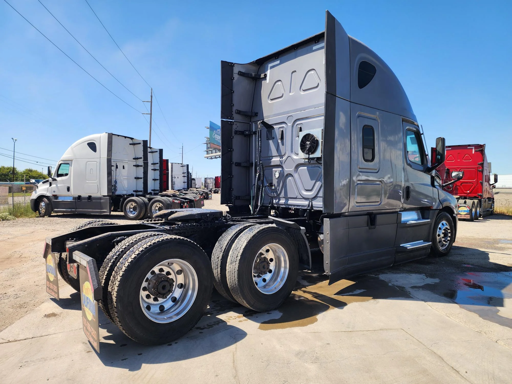 2021 Freightliner Cascadia in French Camp, CA — photo 3