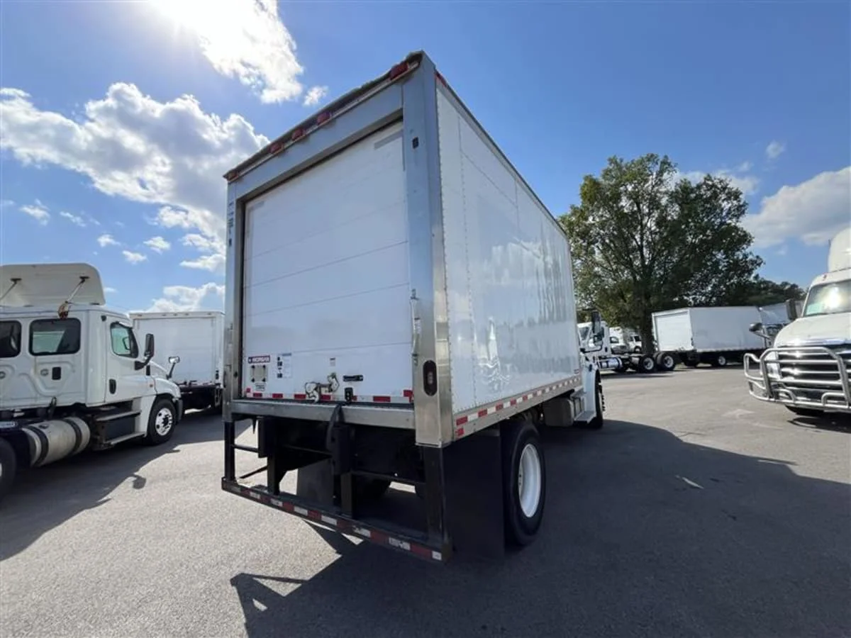 2018 Freightliner M2 106 - image 4