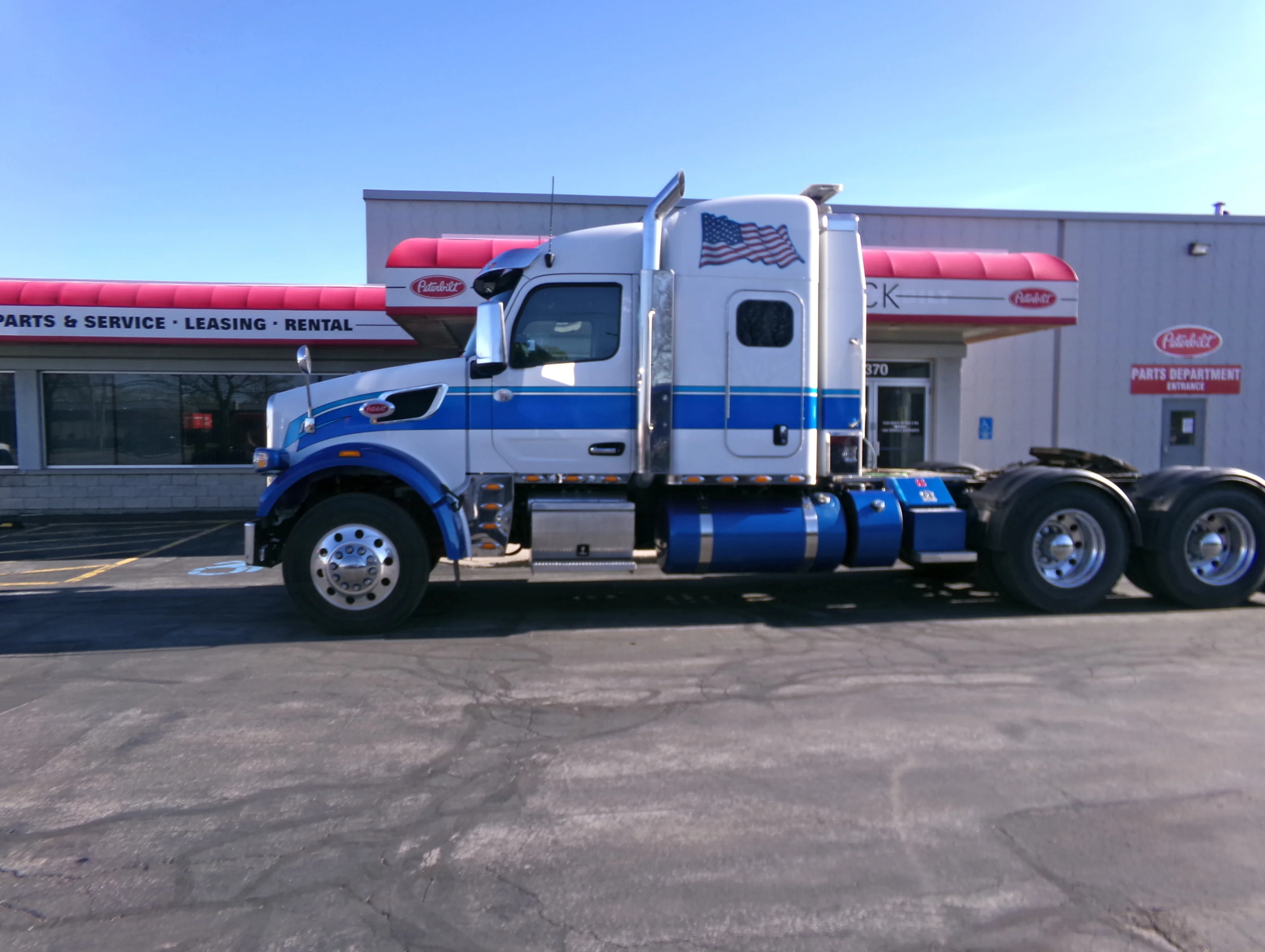 2025 Peterbilt 567 in Buffalo, NY — photo 4