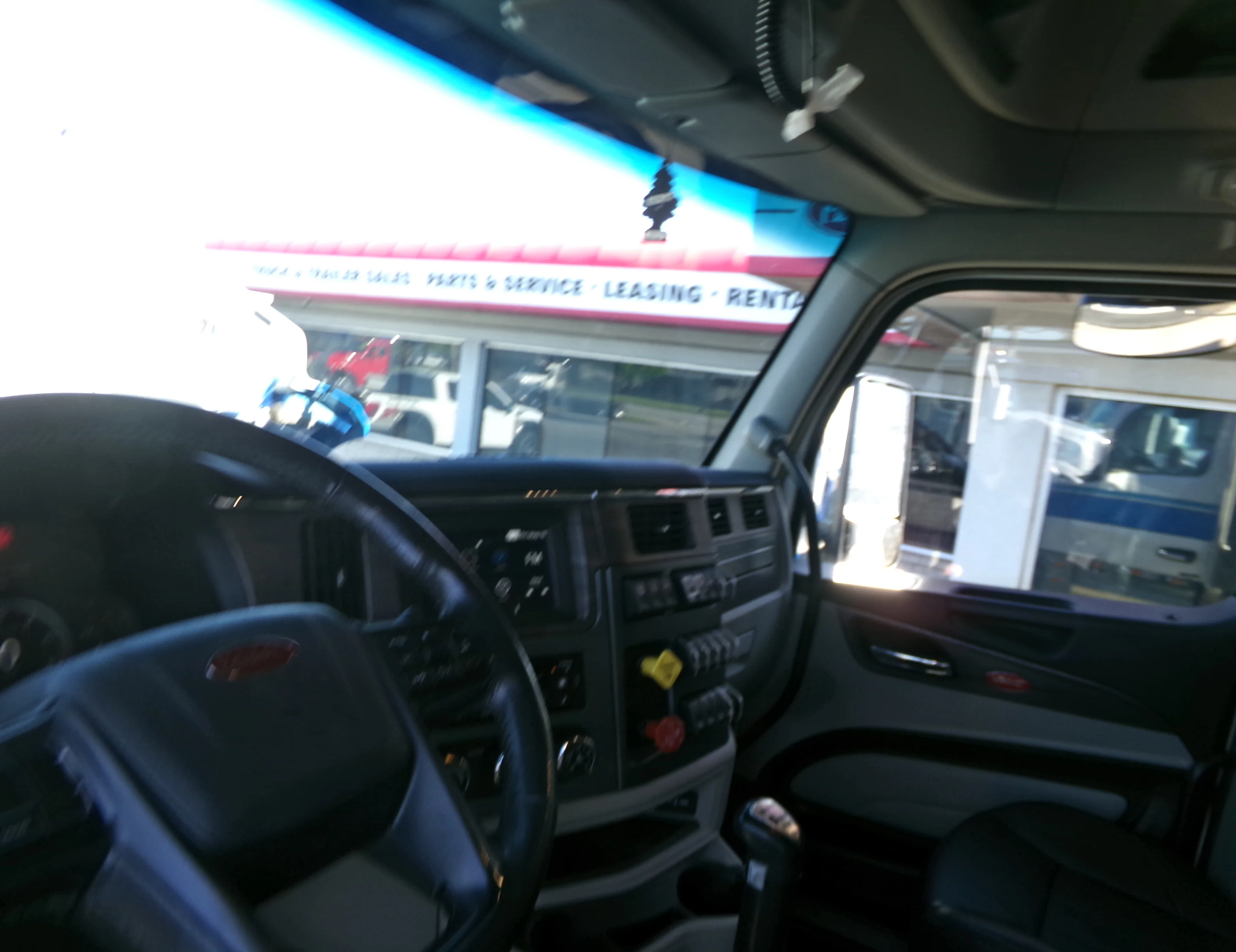 2025 Peterbilt 567 in Buffalo, NY — photo 11