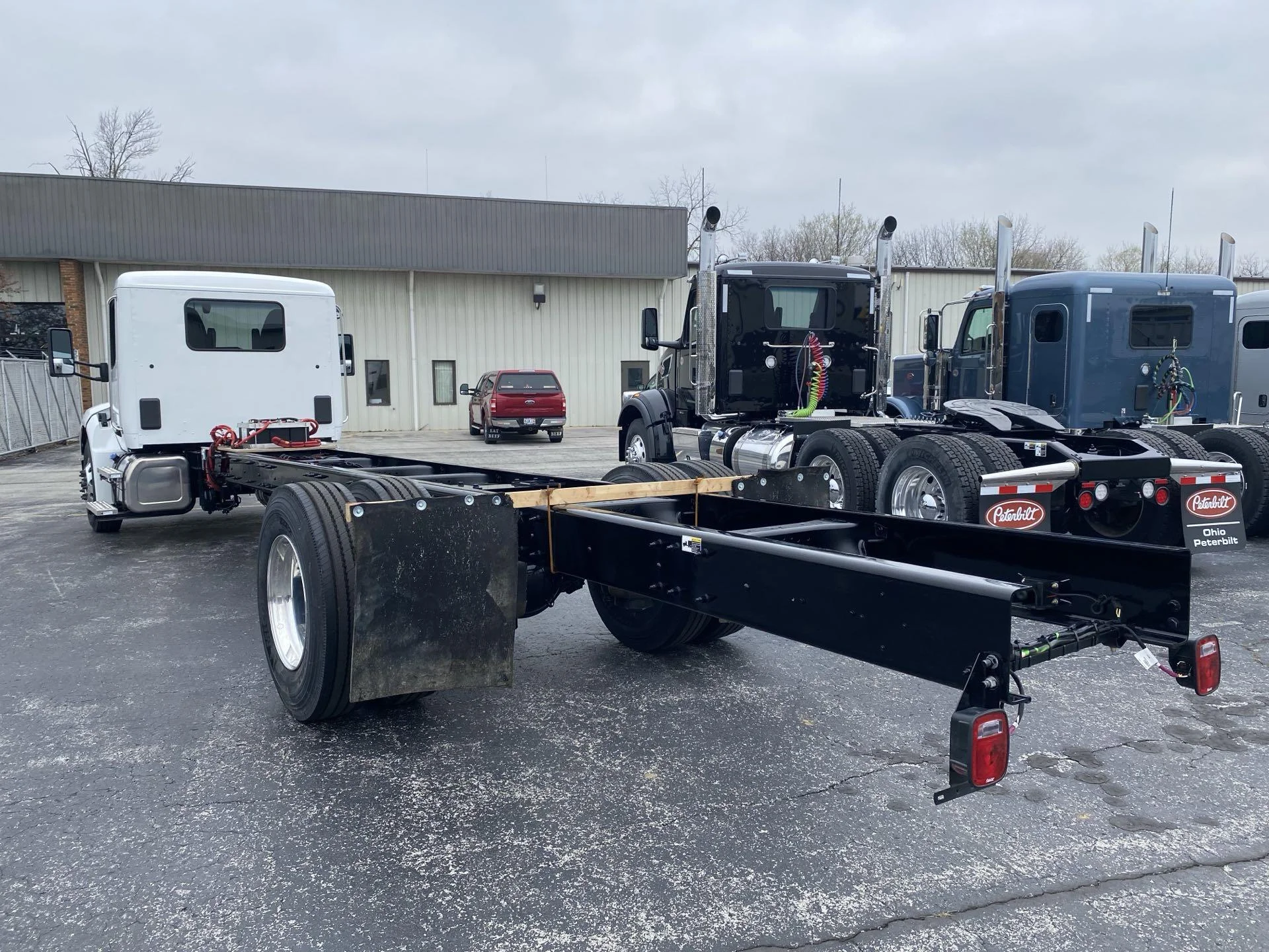 2025 Peterbilt 536 - image 5