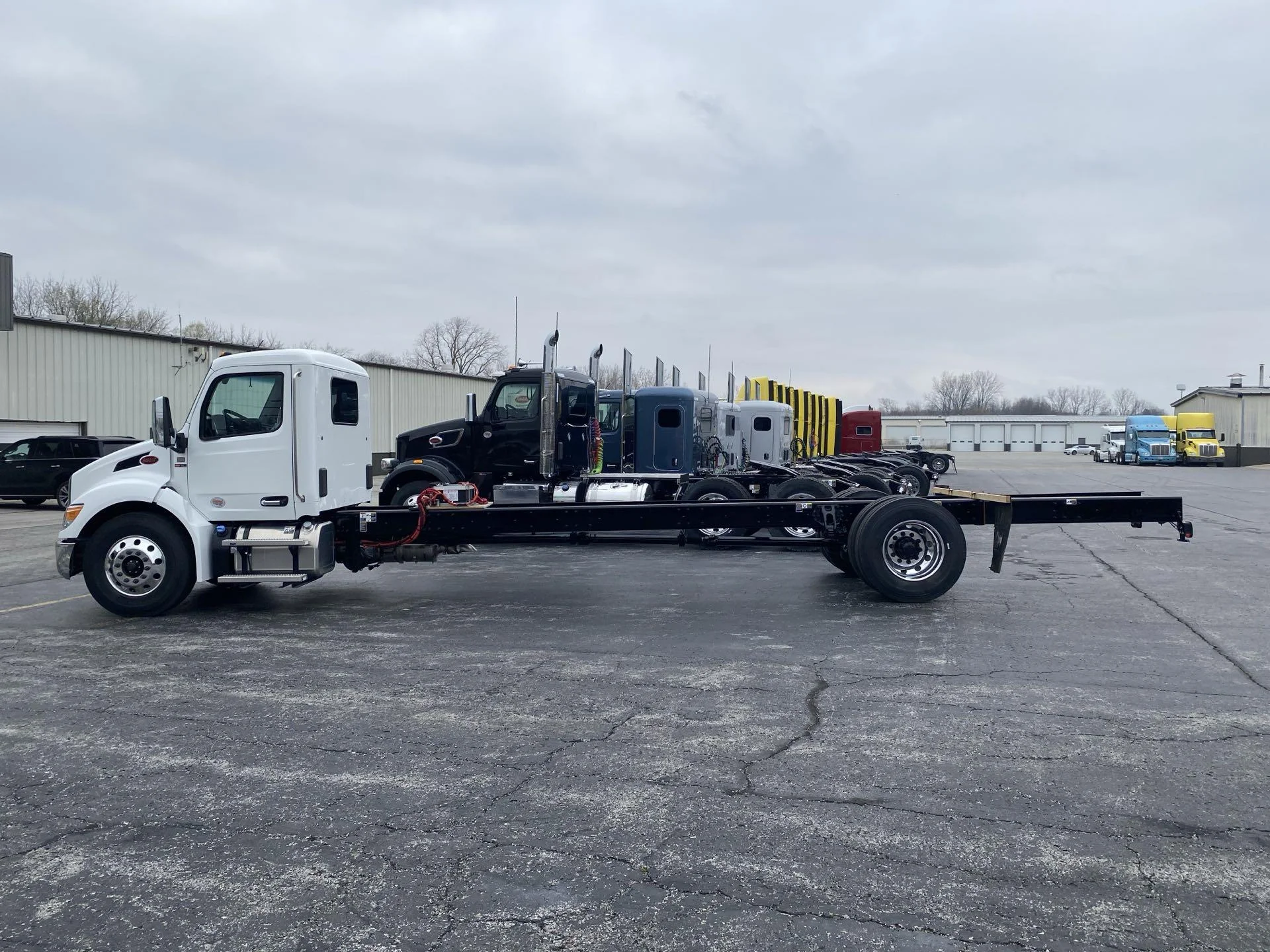2025 Peterbilt 536 in Findlay, OH — photo 4