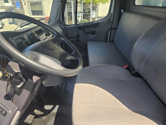 2022 Freightliner M2 106 — photo 7