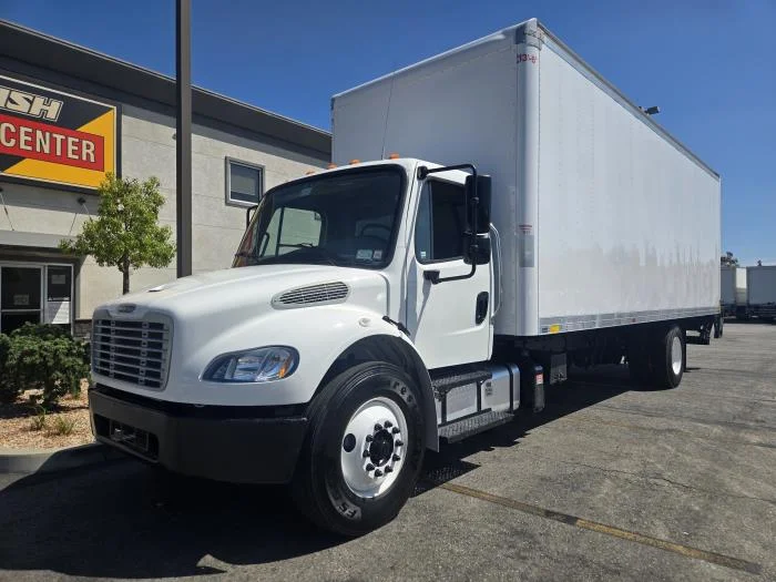 2022 Freightliner M2 106 — photo 2