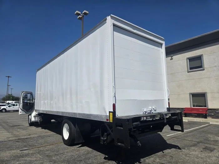 2022 Freightliner M2 106 — photo 9