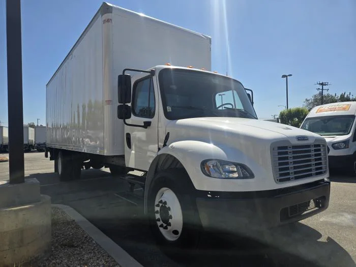 2022 Freightliner M2 106 — photo 4