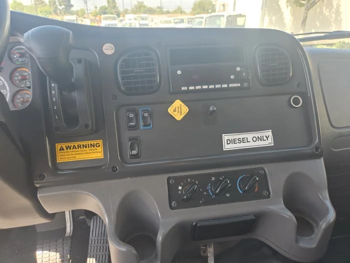 2022 Freightliner M2 106 — photo 6