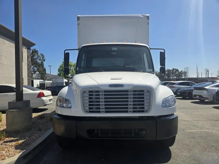 2022 Freightliner M2 106 — photo 3