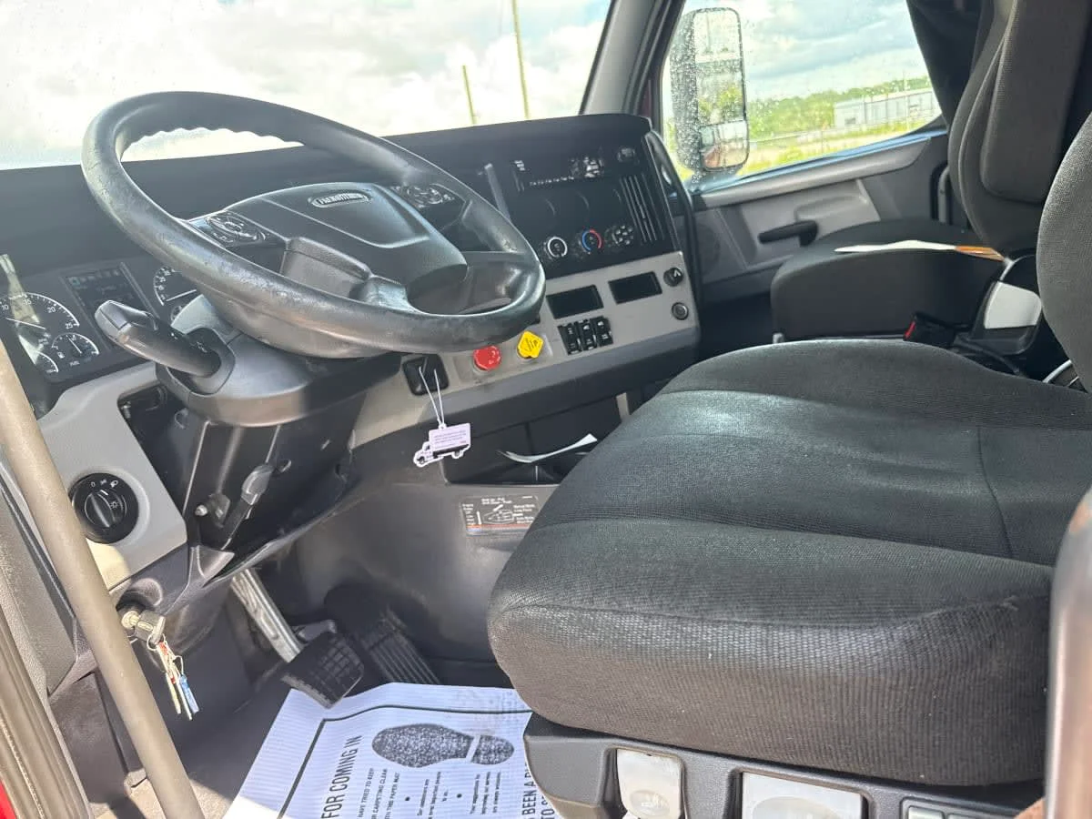 2020 Freightliner Cascadia in Birmingham, AL — photo 6