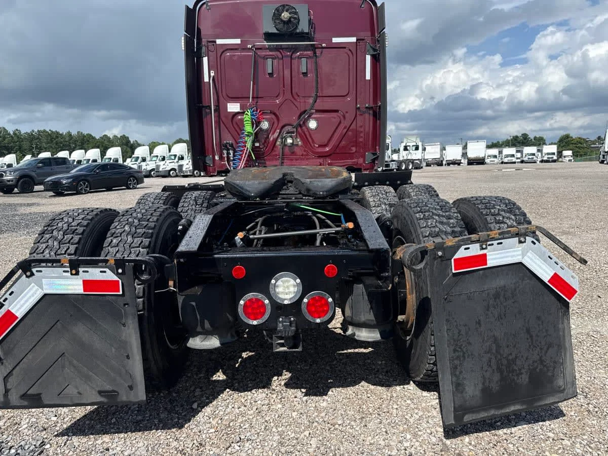 2020 Freightliner Cascadia in Birmingham, AL — photo 4