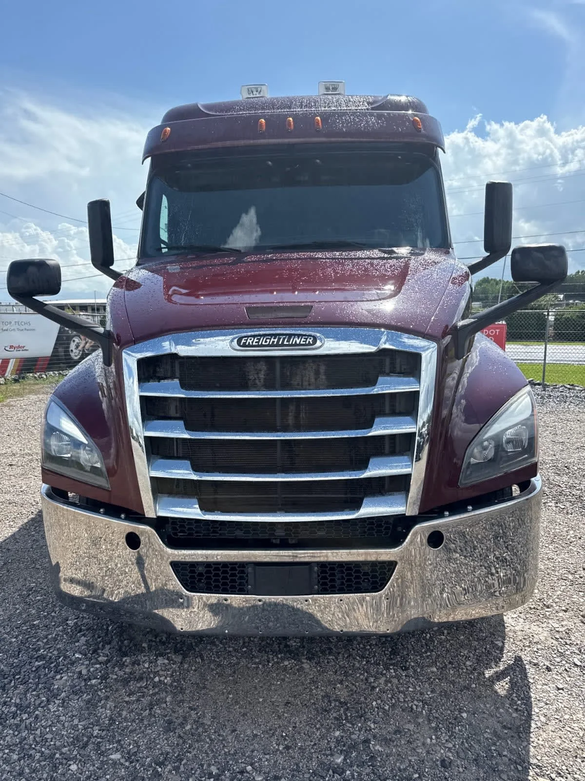 2020 Freightliner Cascadia in Birmingham, AL — photo 2