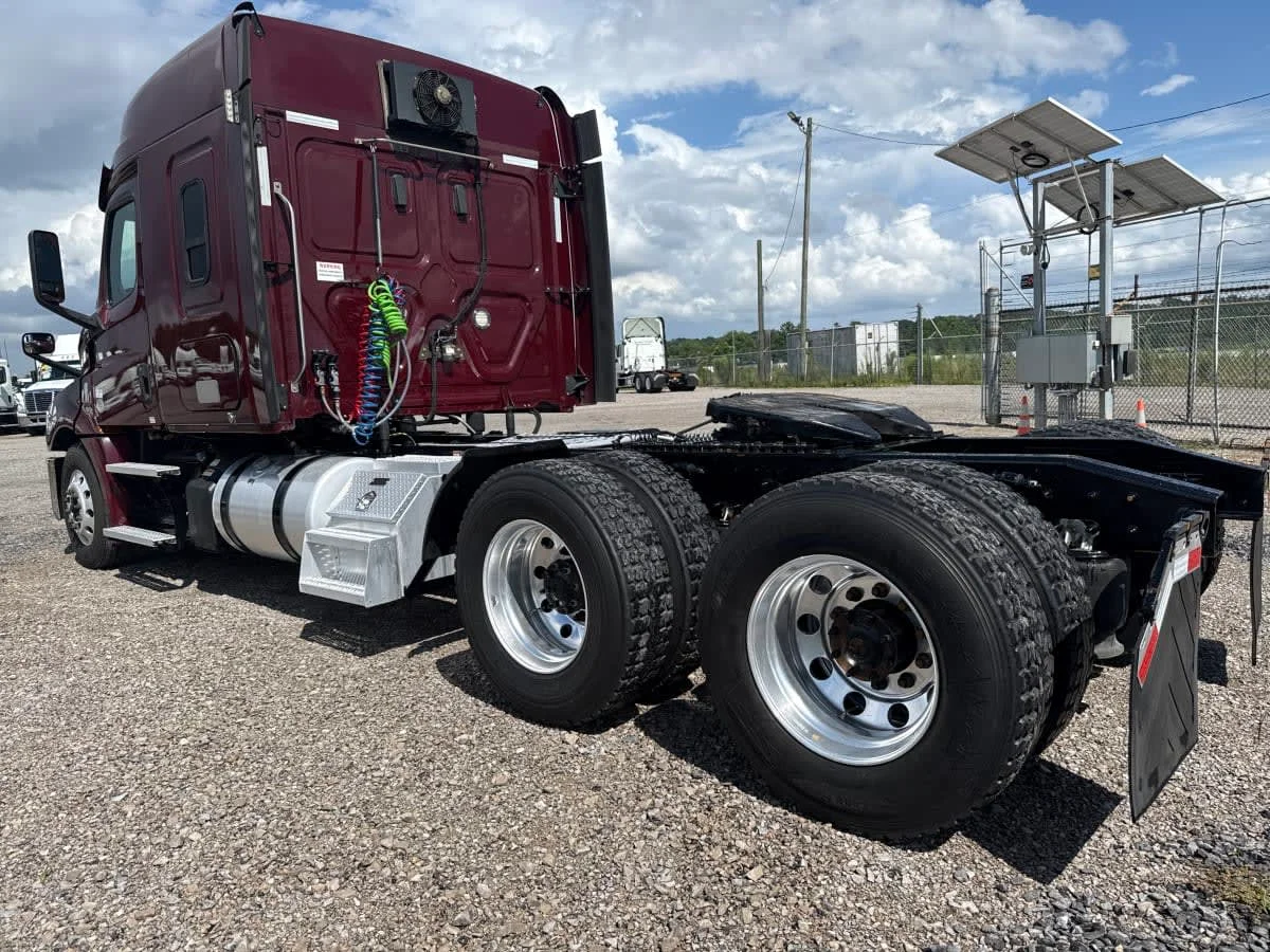 2020 Freightliner Cascadia in Birmingham, AL — photo 5