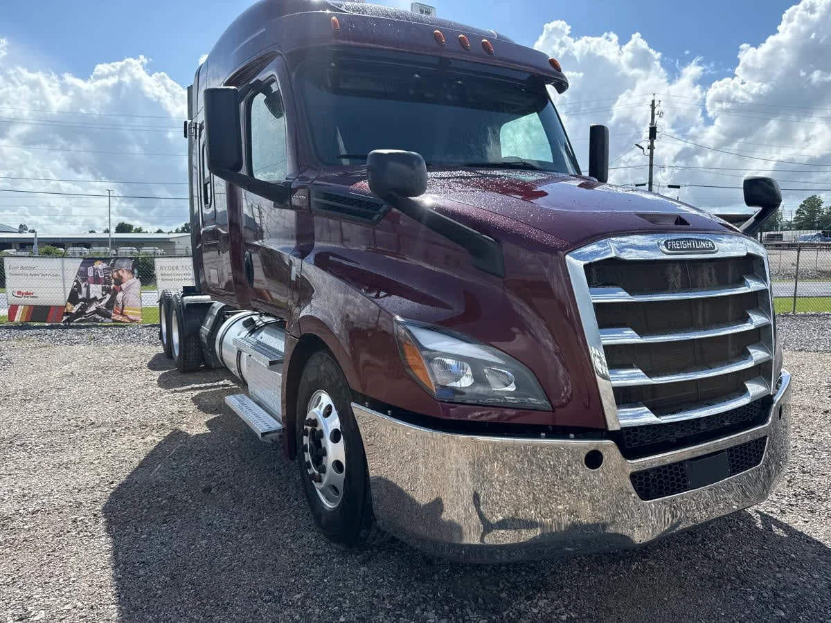 2020 Freightliner Cascadia in Birmingham, AL — photo 3