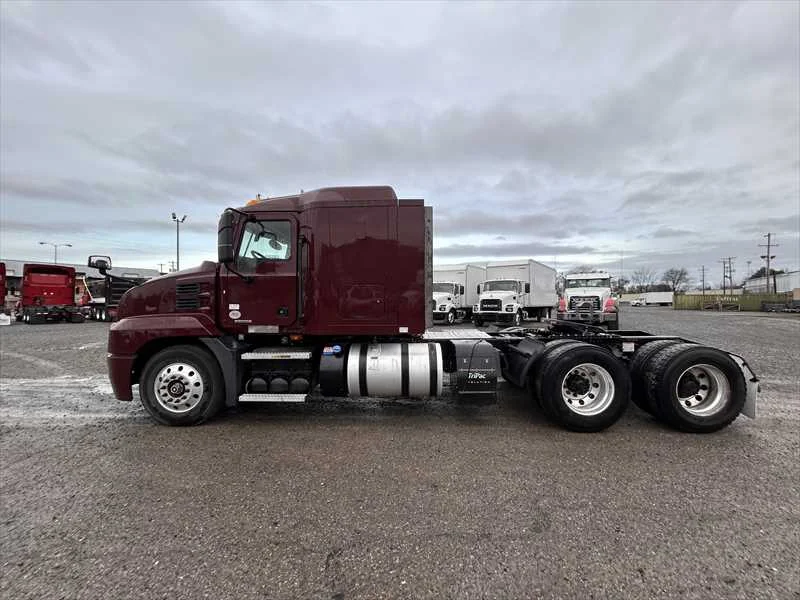 2020 Mack Anthem - image 2