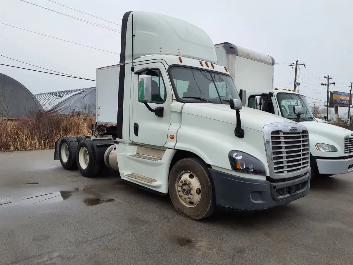 2018 Freightliner Cascadia in Indianapolis, IN — photo 3