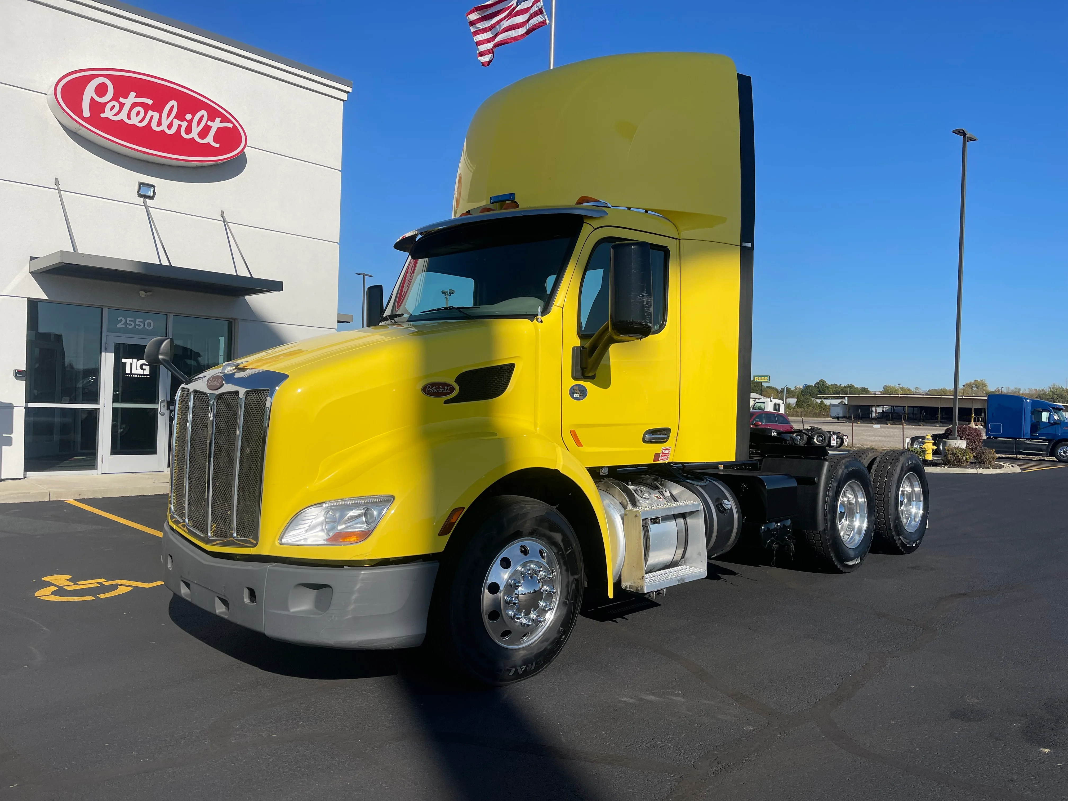 2021 Peterbilt 579 - image 1