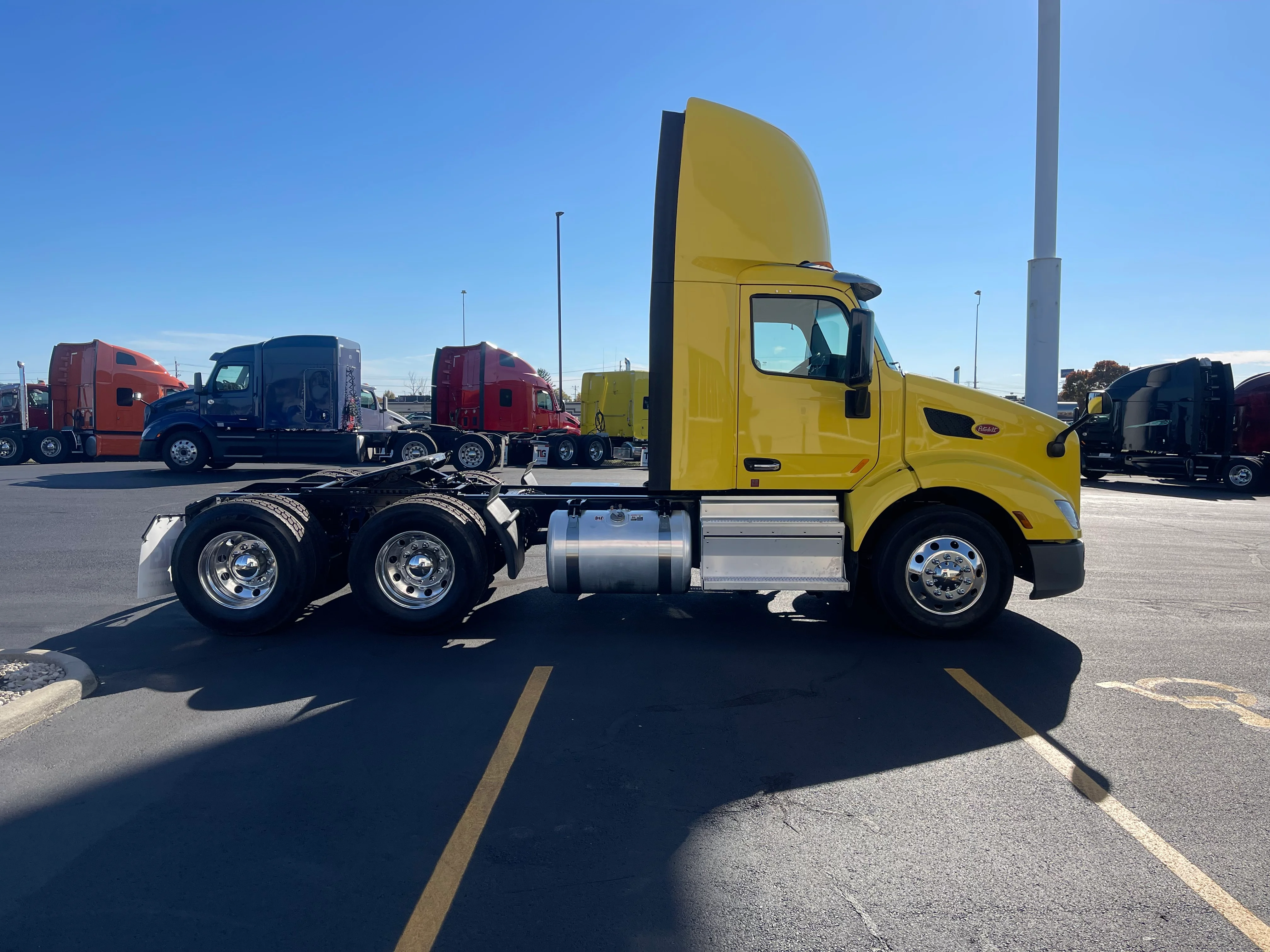 2021 Peterbilt 579 in Evansville, IN — photo 6