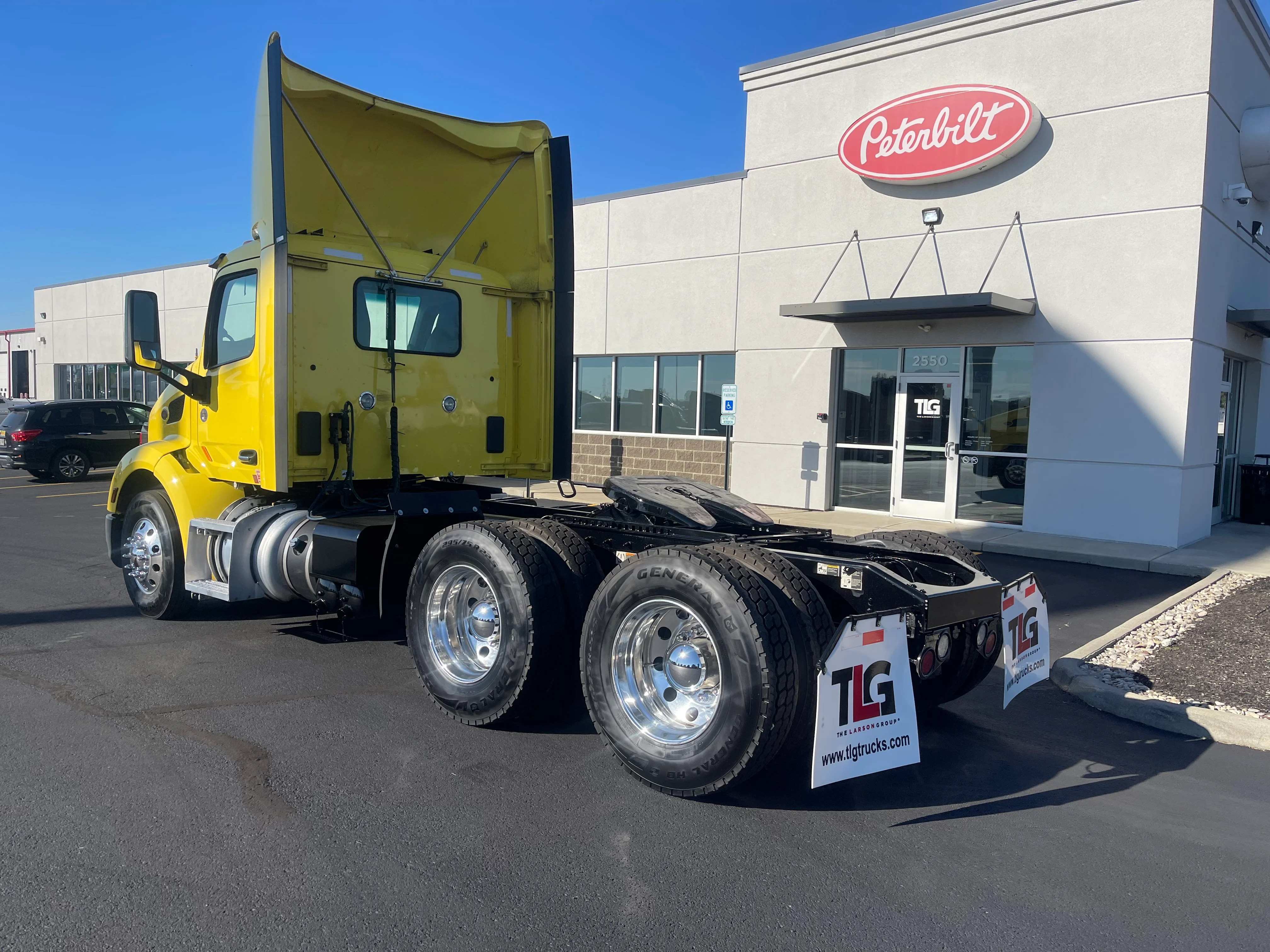 2021 Peterbilt 579 - image 3