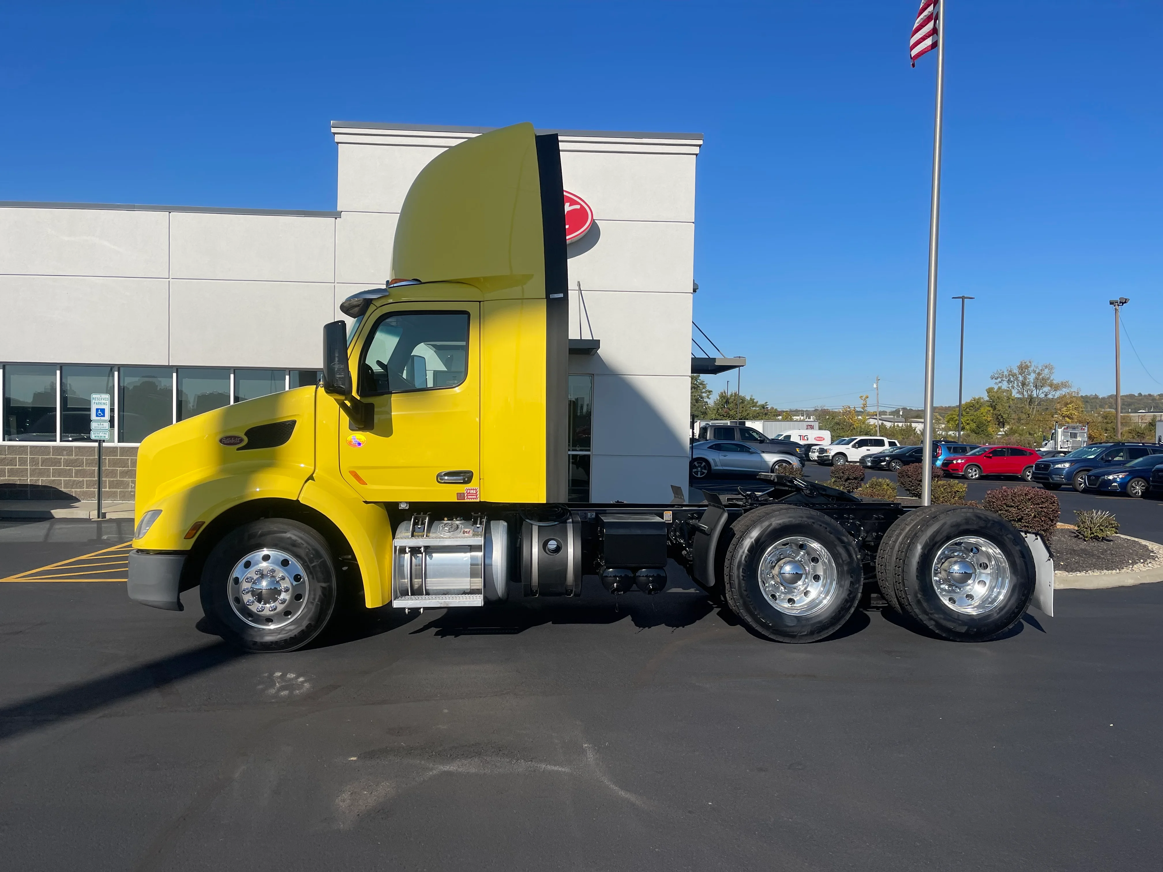 2021 Peterbilt 579 - image 2
