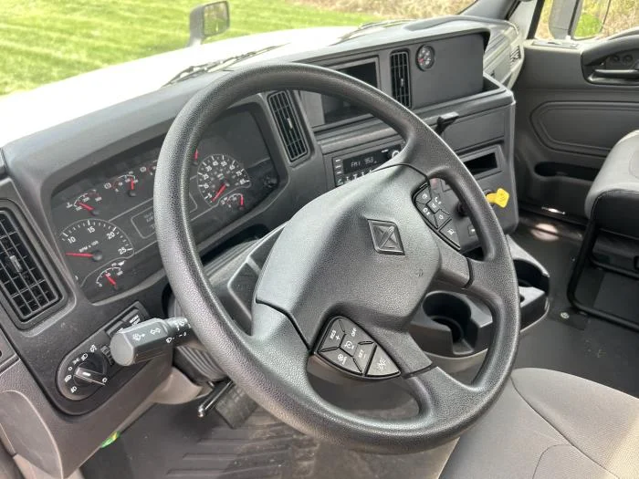 2025 International LT - image 9