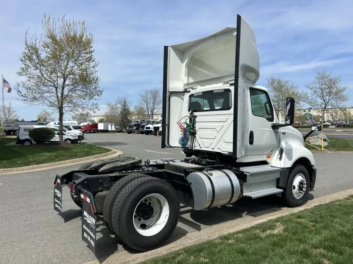 2025 International LT - image 7