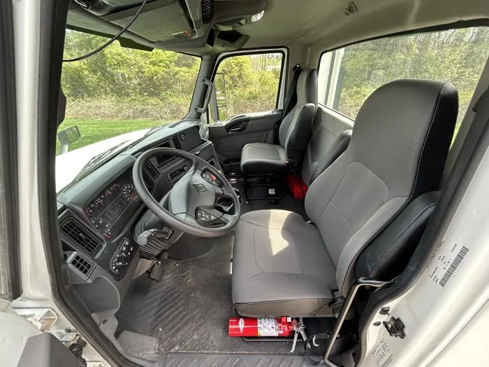 2025 International LT — photo 10
