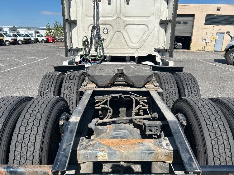 2022 Freightliner Cascadia - image 6