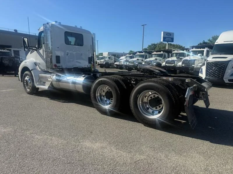 2027 Kenworth T880 in Jamaica, NY — photo 7