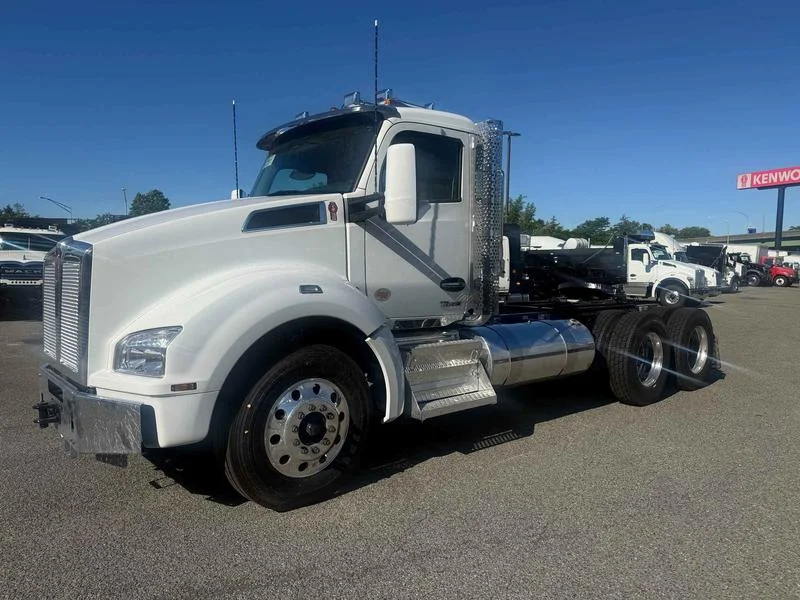 2027 Kenworth T880