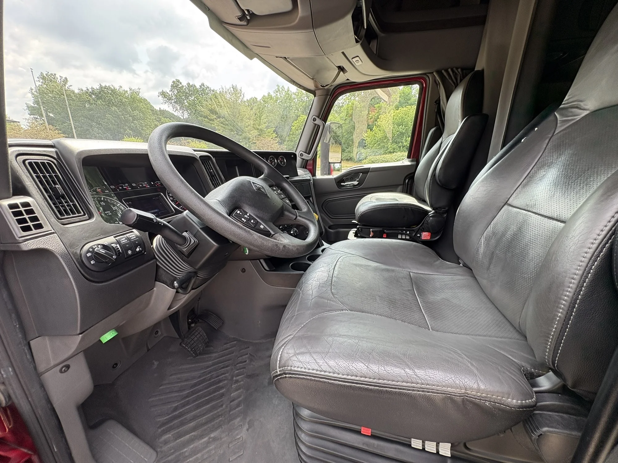 2024 International LT in West Michigan International, MI — photo 15