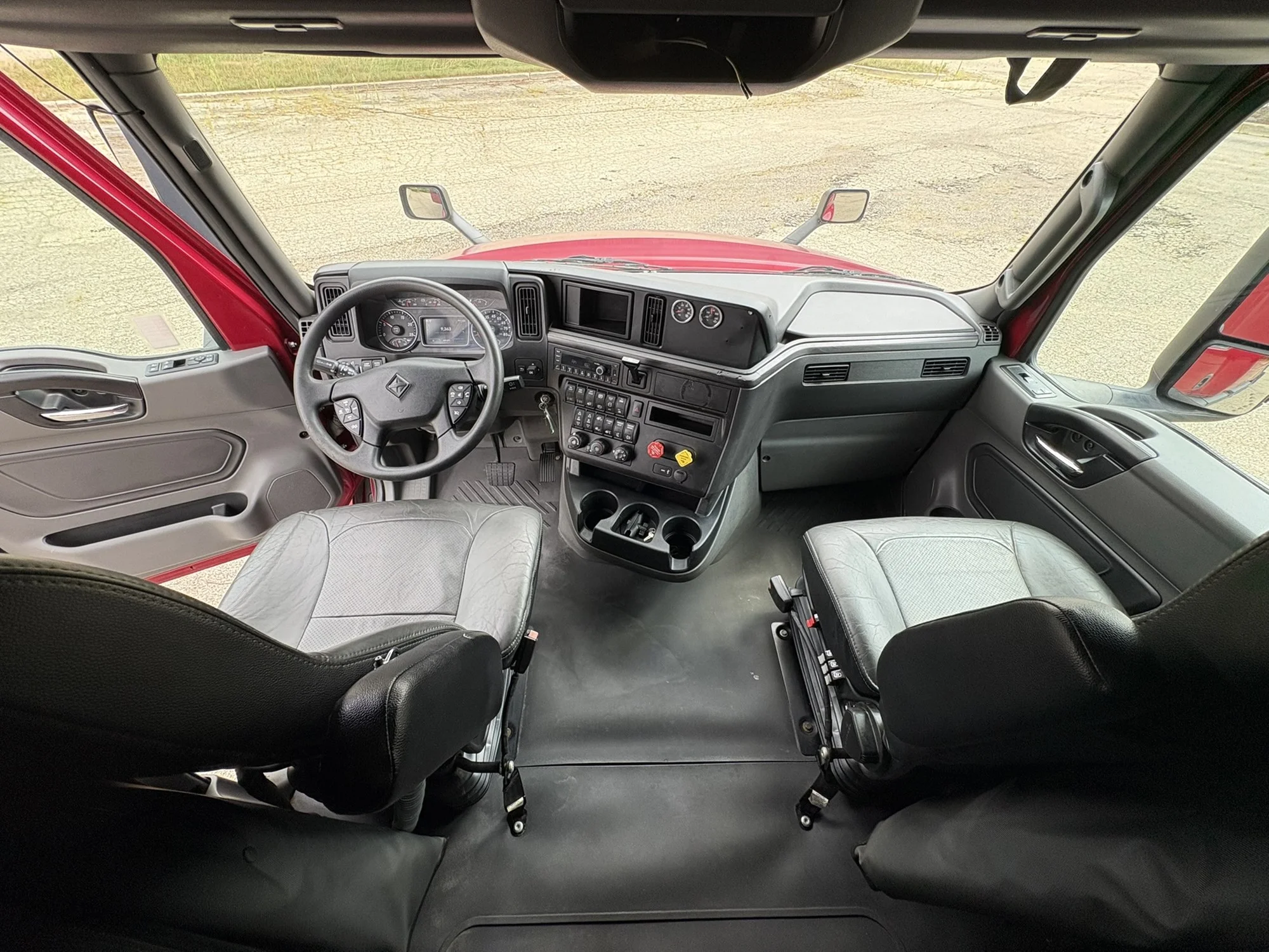 2024 International LT in West Michigan International, MI — photo 18