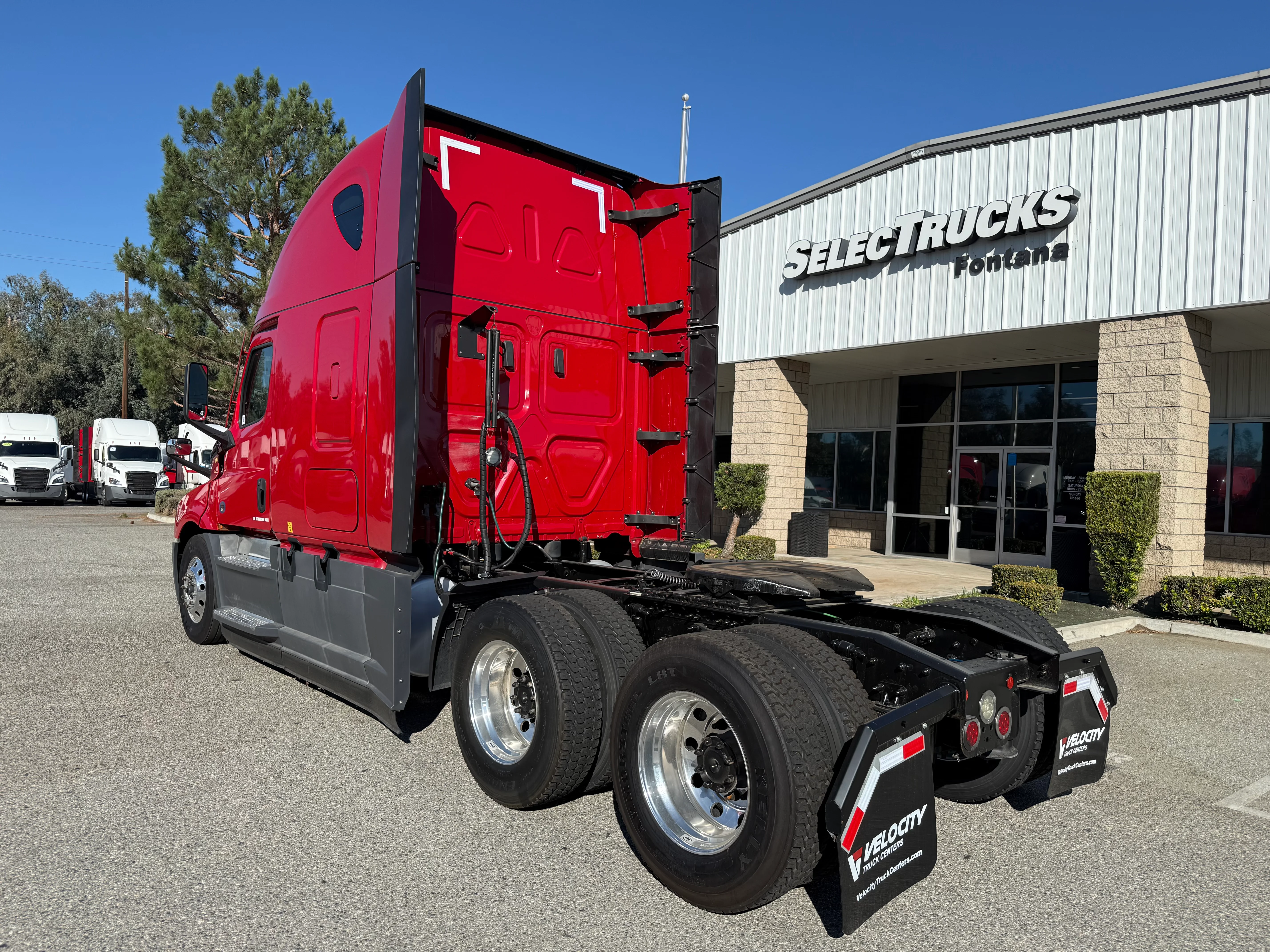 2021 Freightliner Cascadia in Selectrucks Fontana, CA — photo 4