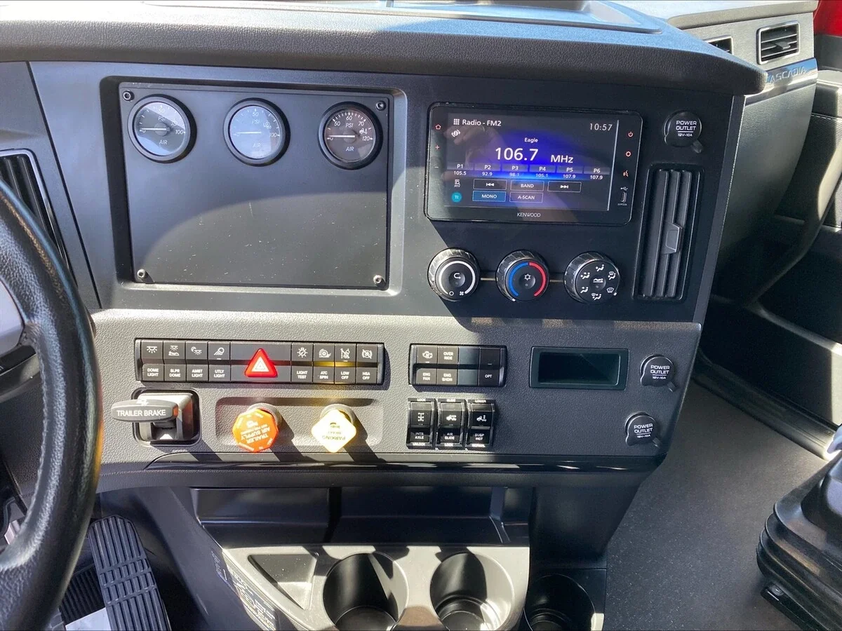 2026 Freightliner Cascadia — photo 17