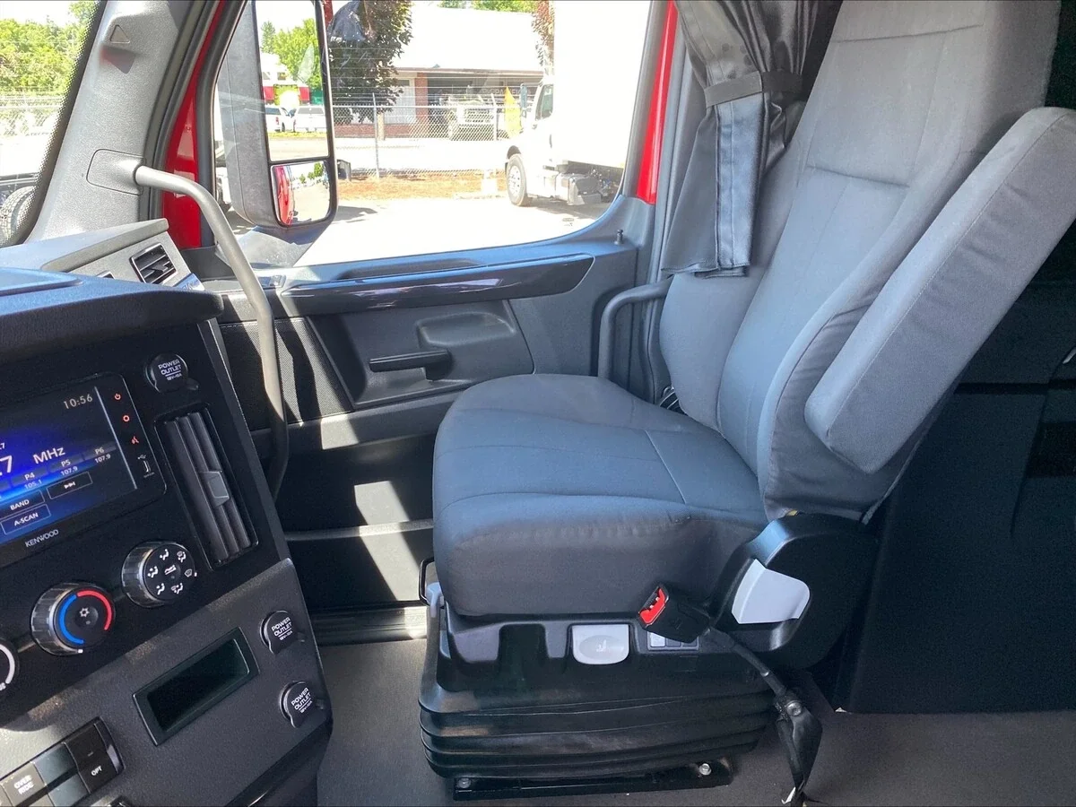 2026 Freightliner Cascadia — photo 12