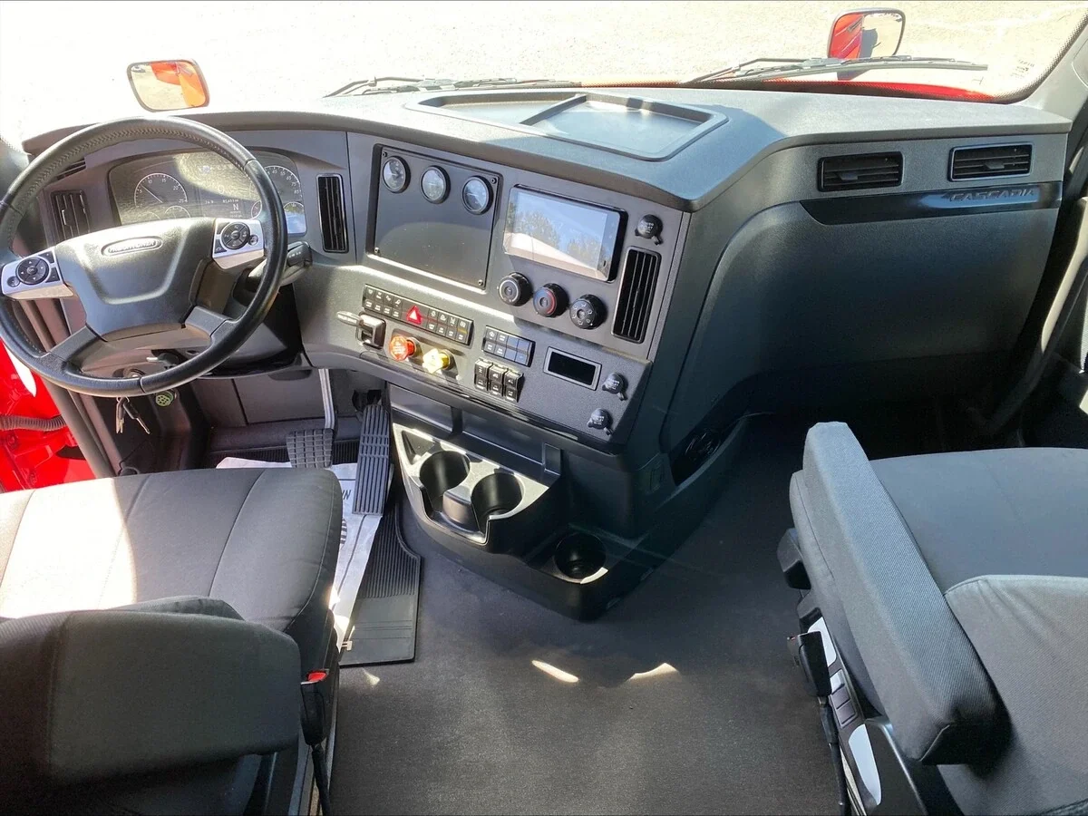2026 Freightliner Cascadia — photo 16