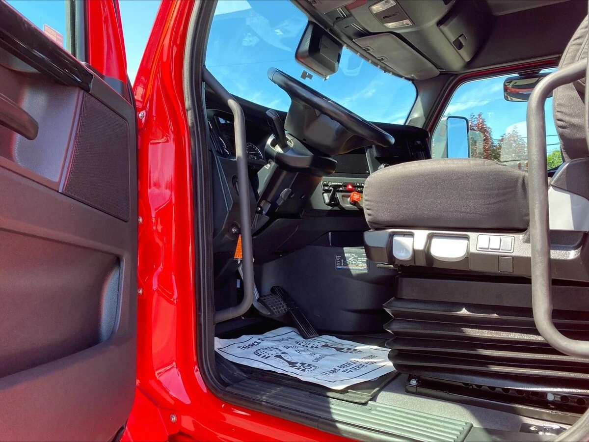2026 Freightliner Cascadia — photo 11