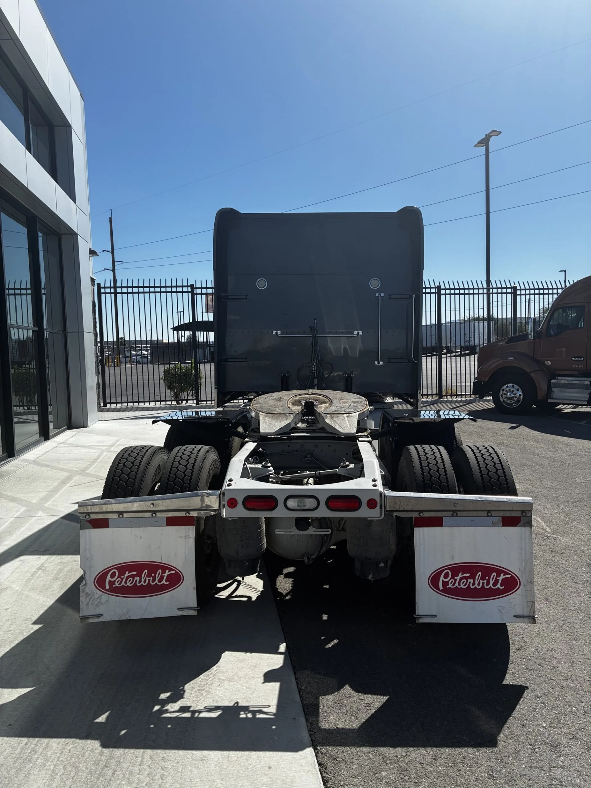 2023 Peterbilt 389 in Las Vegas, NV — photo 4