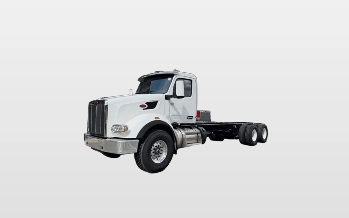 2025 Peterbilt 567 - image 1