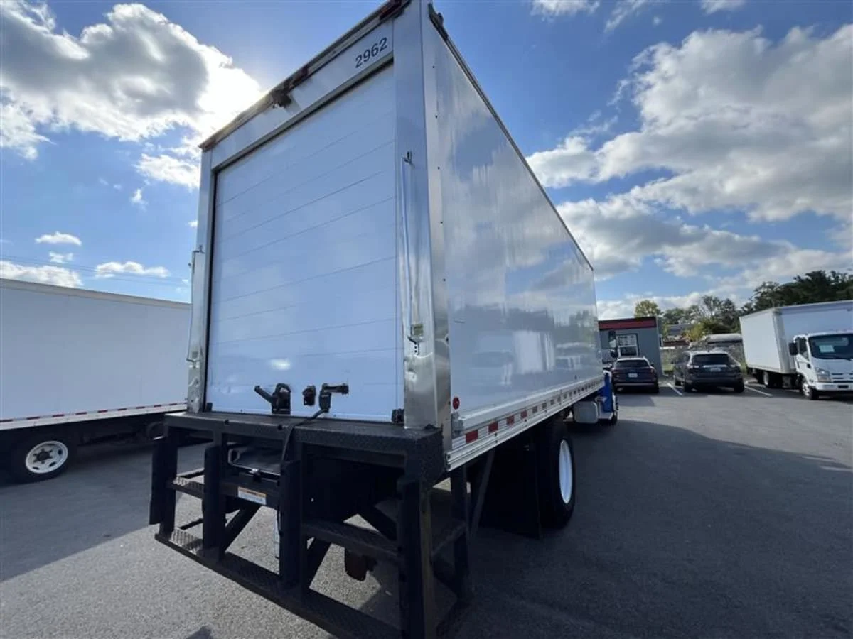 2018 Freightliner M2 106 in Beltsville, MD — photo 4