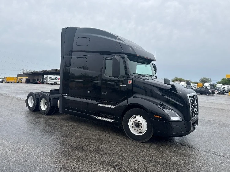 2023 Volvo VNL 760 in La Porte, IN