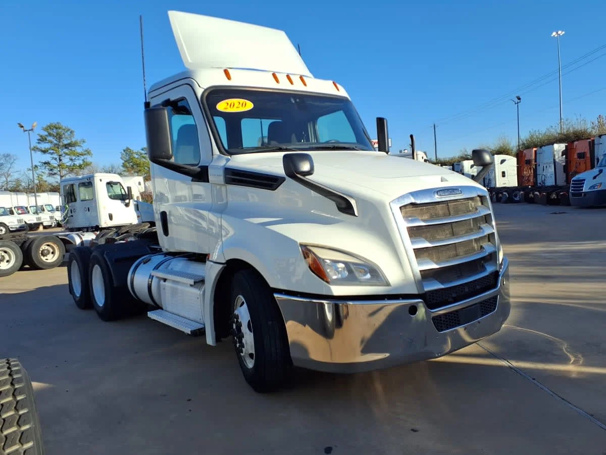 2020 Freightliner Cascadia - image 3