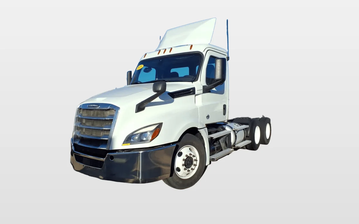 2020 Freightliner Cascadia - image 1