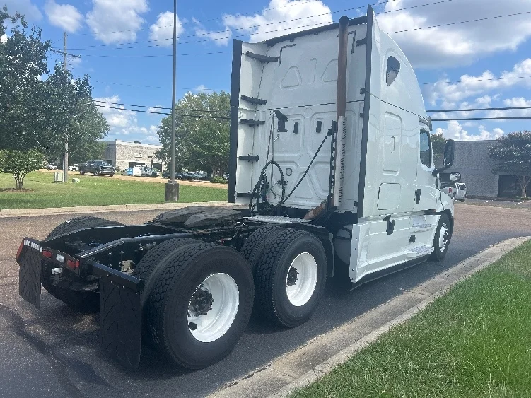2020 Freightliner Cascadia in Richland, MS — photo 7